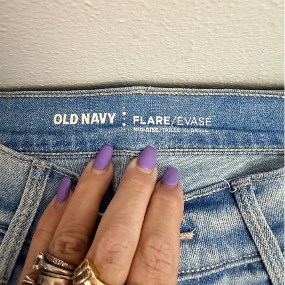 Old Navy Crop Flare Jeans Sz 4 Light Wash Distressed Raw Hem NWT - Picture 8 of 11